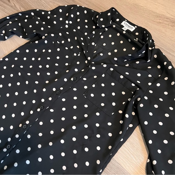 Express Women’s Black and White Polka Dot Button-Up Shirt Size XS - Picture 3 of 6
